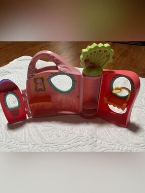 Littlest Pet Shop - Get Better Center. Play set for Kids Vintage (2005)